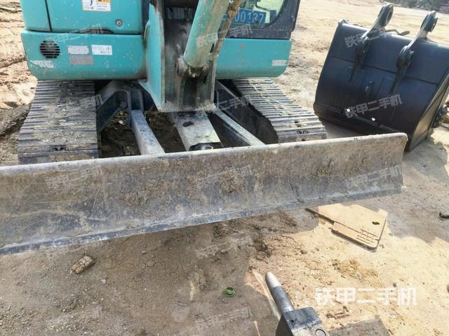 轉(zhuǎn)盤(pán)和下車(chē)架正前（工作和回轉(zhuǎn)裝置）