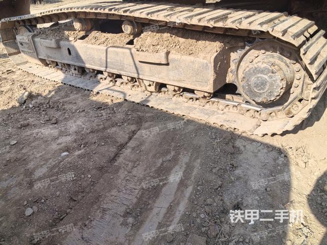 單側(cè)履帶整體（整機(jī)外觀）