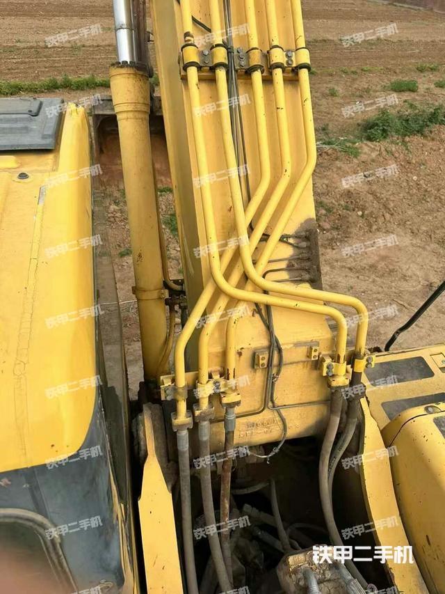 駕駛室頂部（整機外觀）