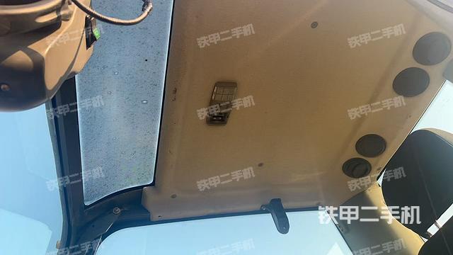 驾驶室顶部（整机外观）