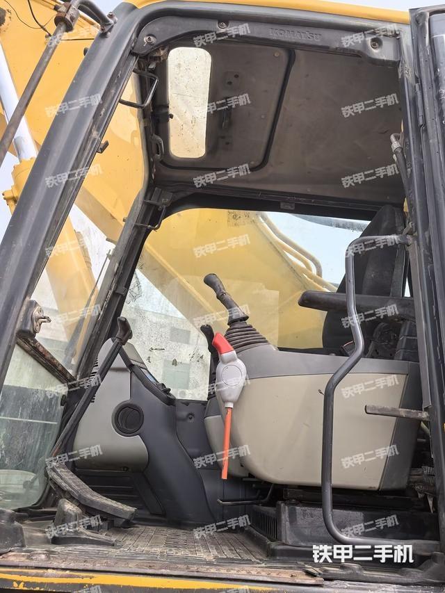 駕駛室整體（整機外觀）