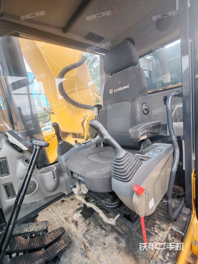 驾驶室整体（整机外观）