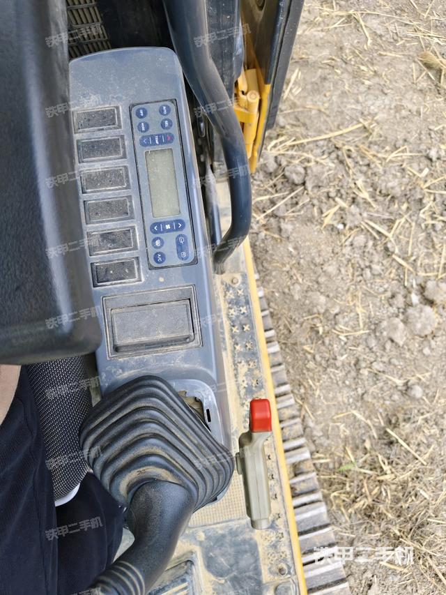 座椅左側控制臺/音響/含左手柄（駕駛室部分）