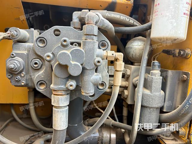 液壓泵艙室正面整體（整機(jī)外觀）