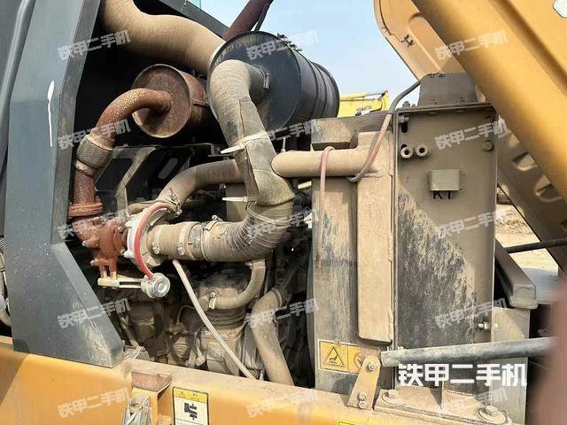 发动机左侧（整机外观及大件）