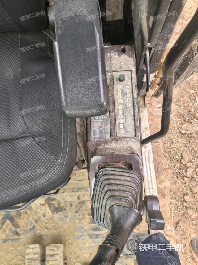 座椅左侧控制台/音响/含左手柄（驾驶室部分）