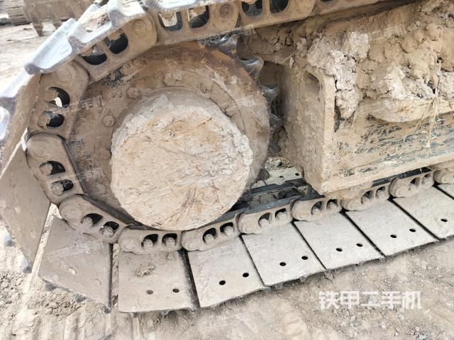 右驱动轮（行走机构）