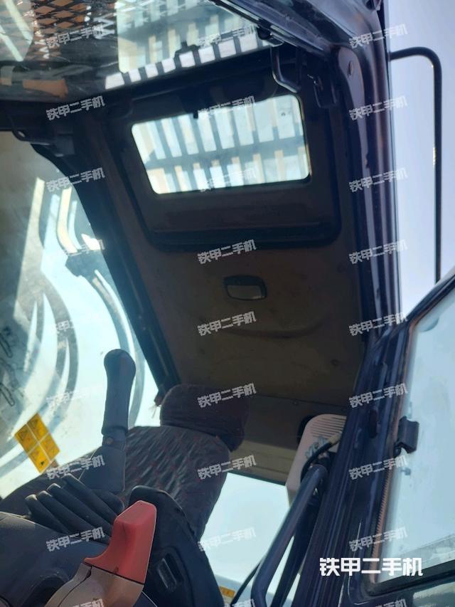 駕駛室頂部（整機外觀）