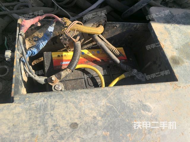 发动机舱液压泵全景（压路机发动机舱）