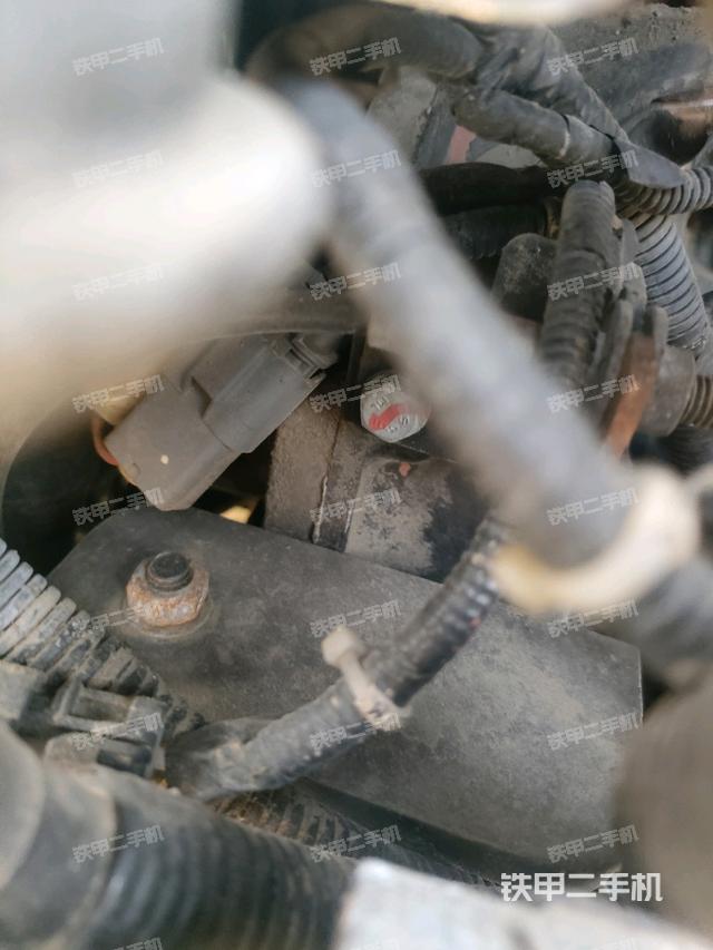 液压泵舱室正面整体（整机外观）