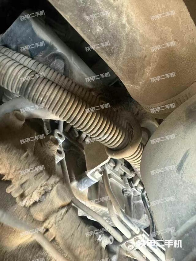 液壓泵艙室正面整體（整機(jī)外觀）