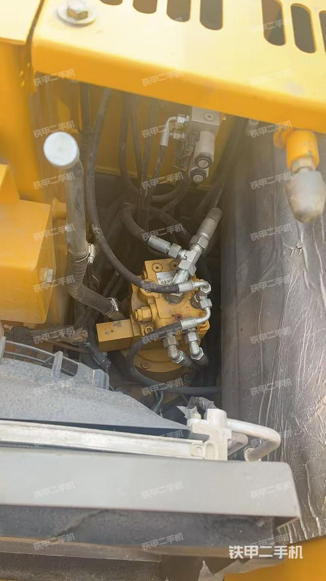 回转马达和主控阀（整机外观）