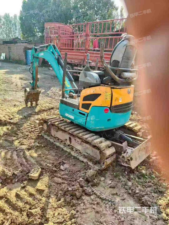 駕駛室頂部（整機(jī)外觀）