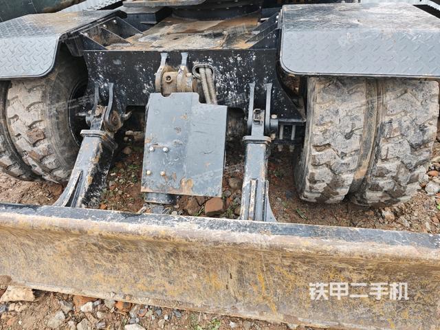 转盘和下车架正前（工作和回转装置）