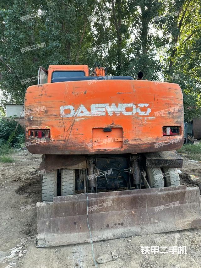 驾驶室顶部（整机外观）