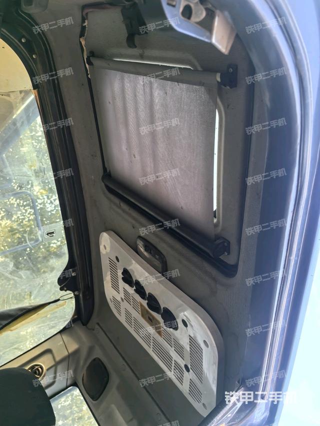 座椅右侧控制台/钥匙门/油门/含右手柄（驾驶室部分）