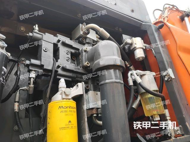 液压泵舱室正面整体（整机外观）