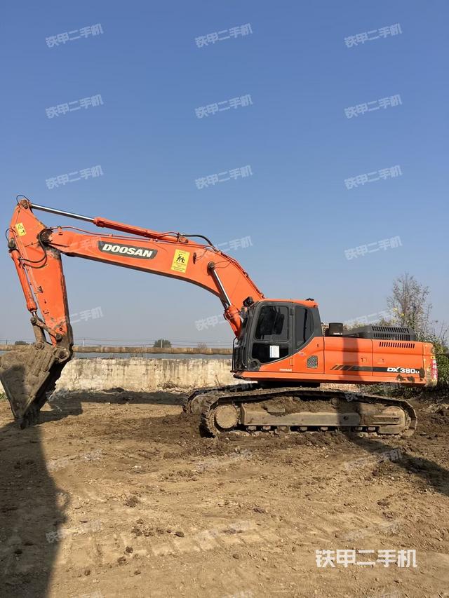 斗山DX380LC挖掘机