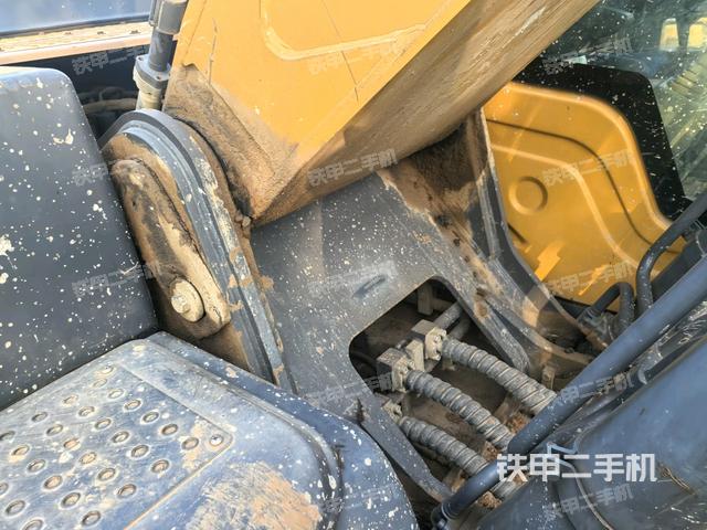 大臂背部俯视（工作和回转装置）