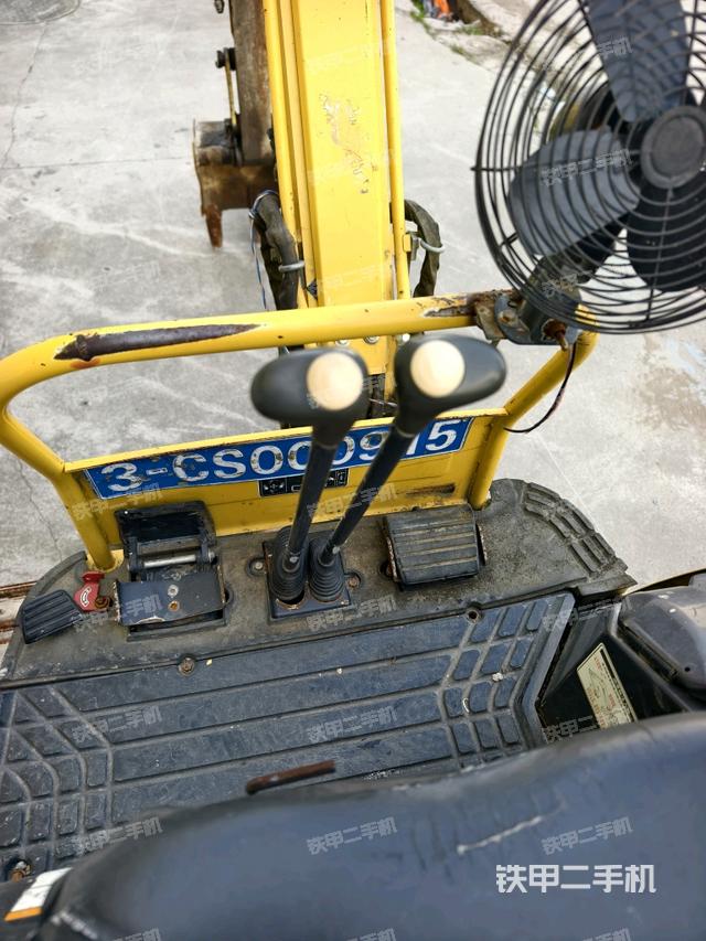 后窗玻璃角标（驾驶室部分）