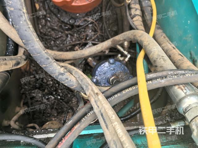 中央回转接头特写（上车部件）