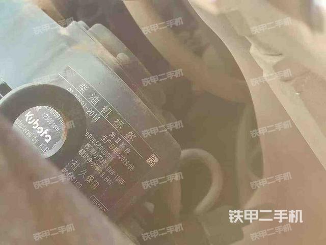 回轉(zhuǎn)馬達(dá)和主控閥（整機(jī)外觀）