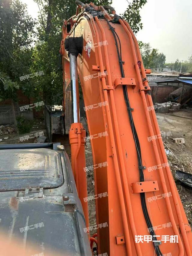 驾驶室顶部（整机外观）