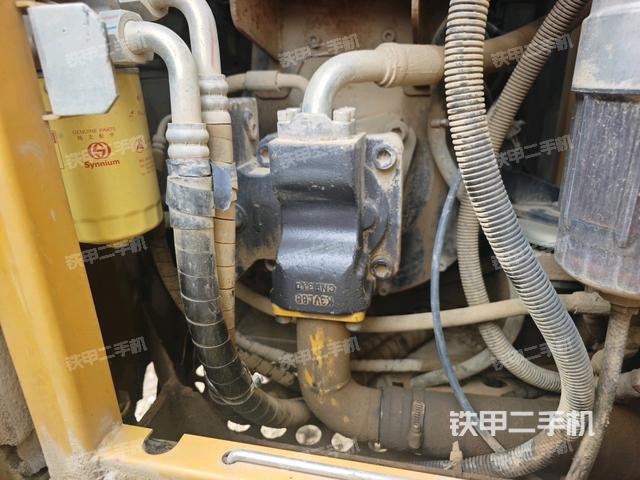 液压泵舱室正面整体（整机外观）