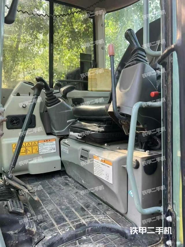 駕駛室整體（整機(jī)外觀）