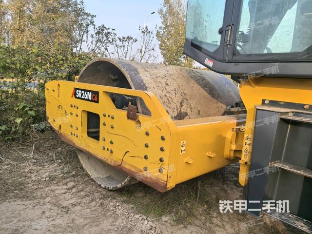 前轮左侧减震块连接及部件（压路机前后车架）