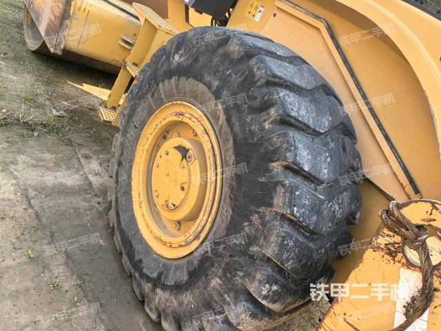 前轮右侧减震块连接及部件（压路机前后车架）