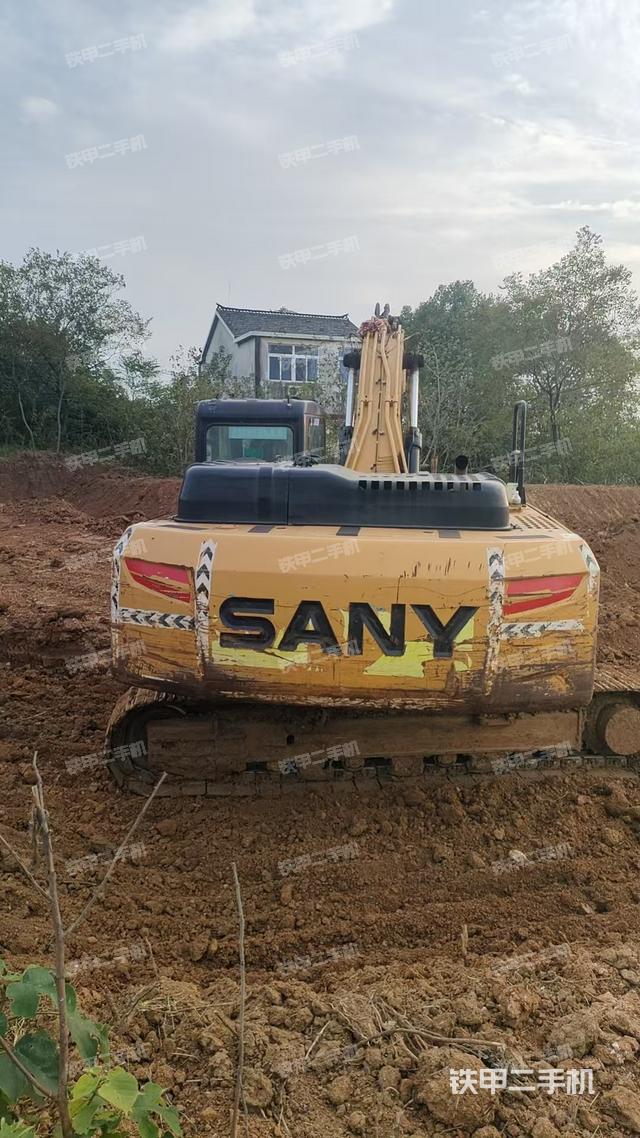 驾驶室顶部（整机外观）