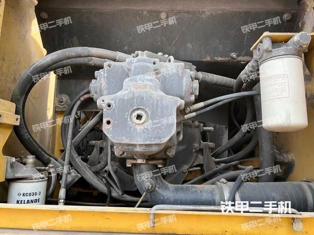 液壓泵艙室正面整體（整機(jī)外觀）