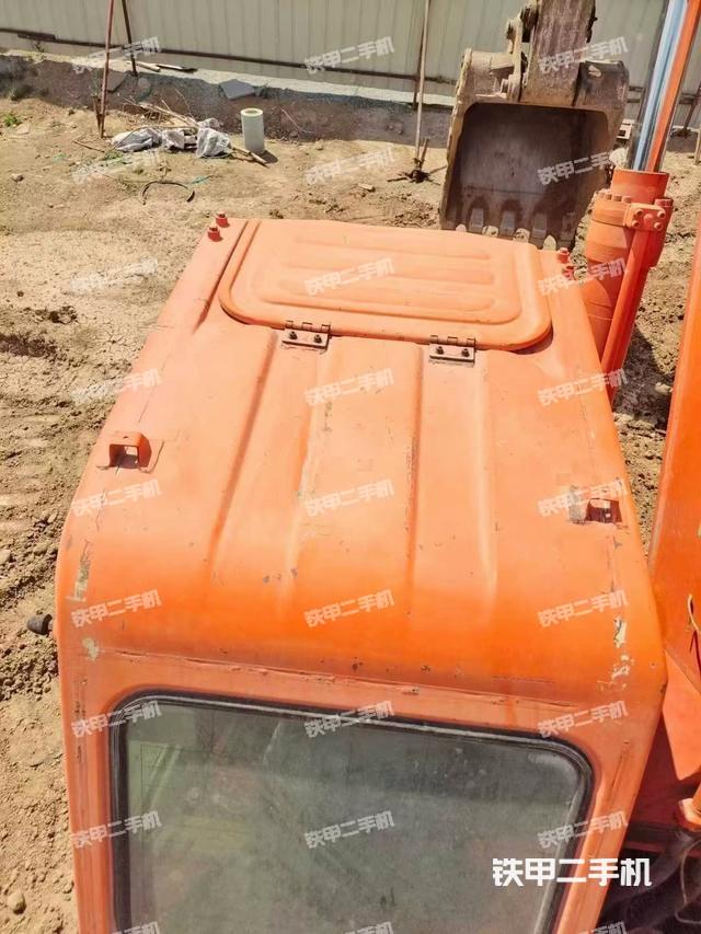 驾驶室顶部（整机外观）