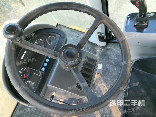 驾驶室顶蓬内（压路机驾驶室）