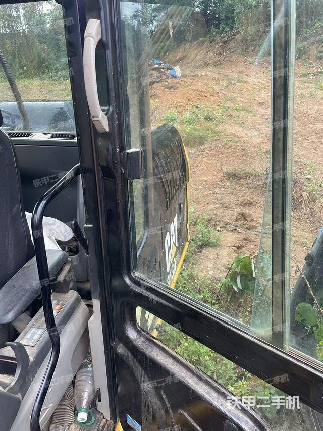 后窗玻璃角标（驾驶室部分）