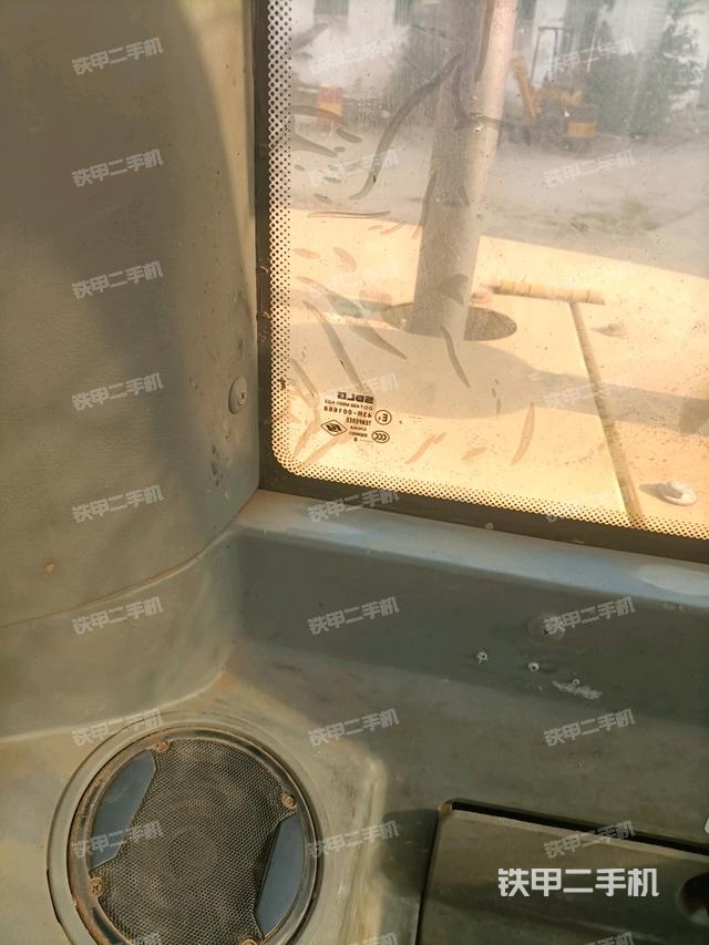 后窗玻璃角标（驾驶室部分）