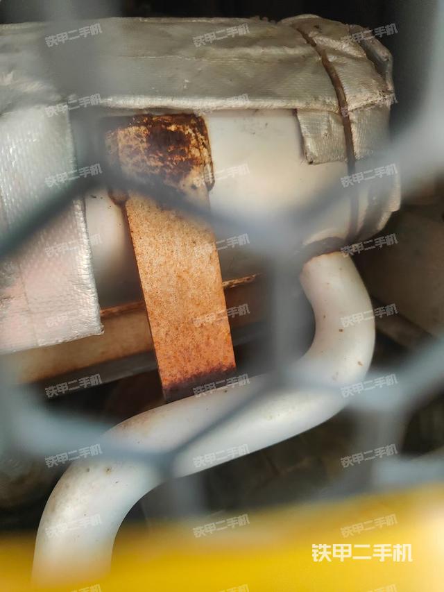 回轉(zhuǎn)馬達(dá)和主控閥（整機(jī)外觀）