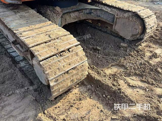 单侧履带整体（整机外观）