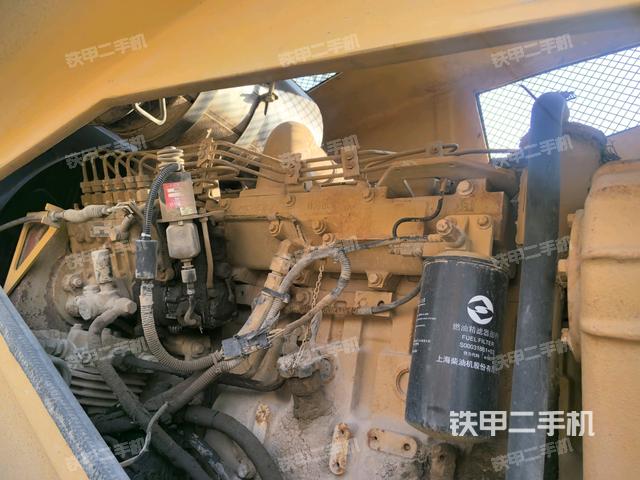 发动机舱全景（压路机发动机舱）