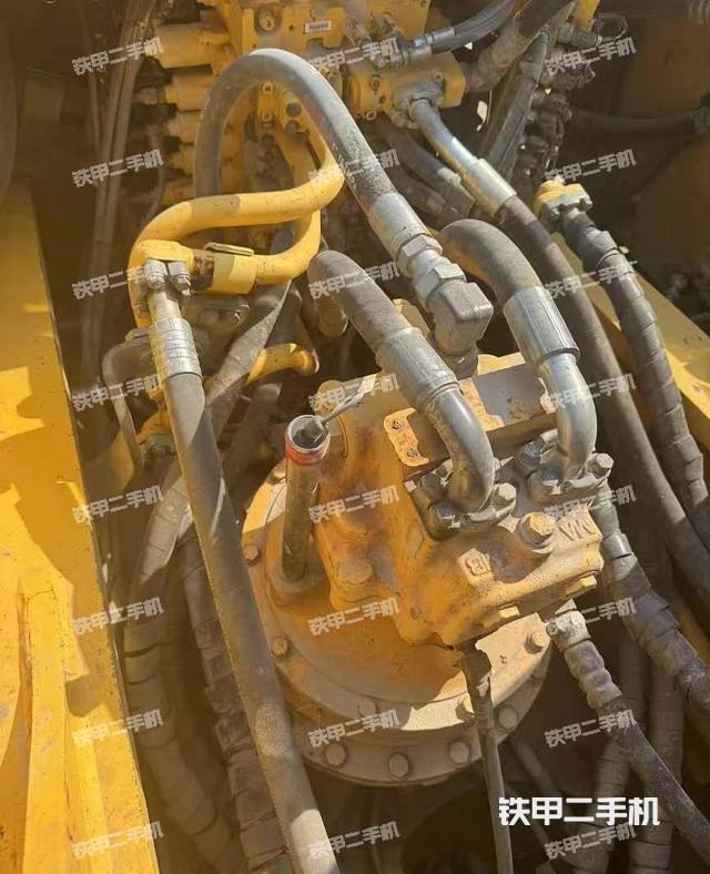 回轉(zhuǎn)馬達(dá)和主控閥（整機(jī)外觀）