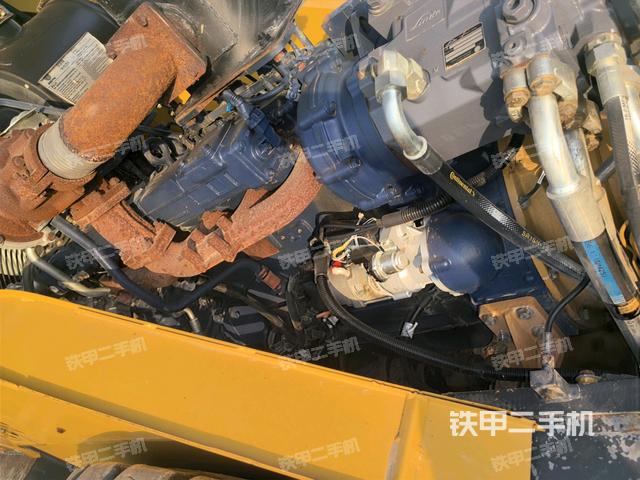 散热器全景（压路机发动机舱）