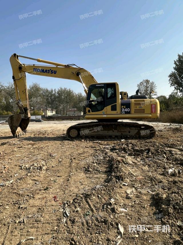 小松PC240LC-8M0挖掘机