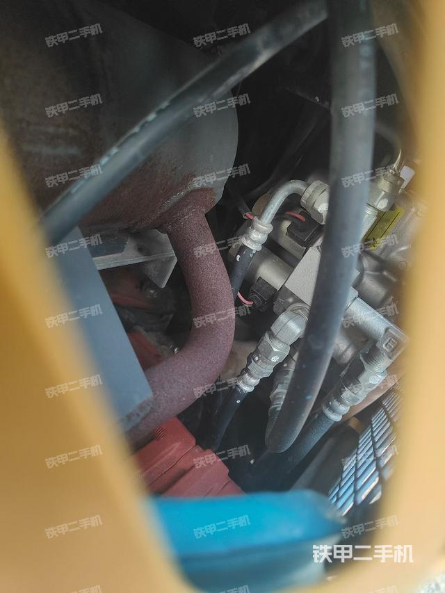 回转马达和主控阀（整机外观）