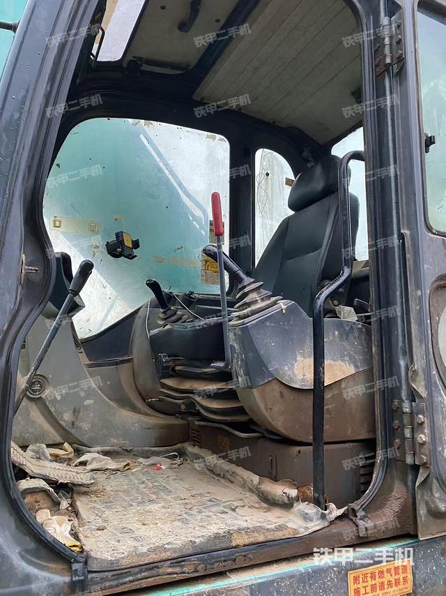 驾驶室整体（整机外观）