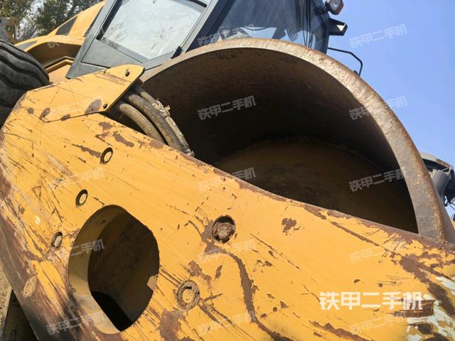 后轮左侧全景（压路机前后车架）