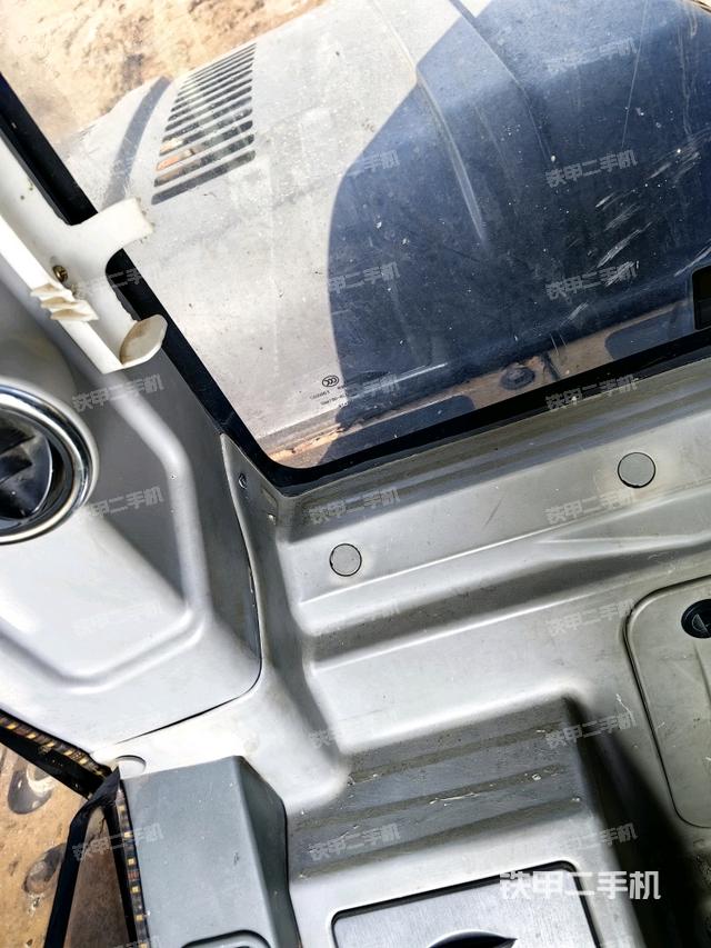 后窗玻璃角標（駕駛室部分）