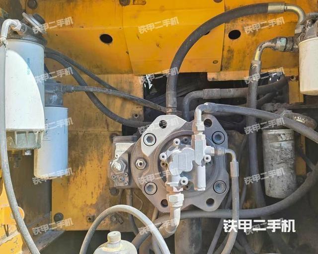 液壓泵艙室正面整體（整機(jī)外觀）