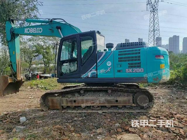 神钢SK200-10挖掘机