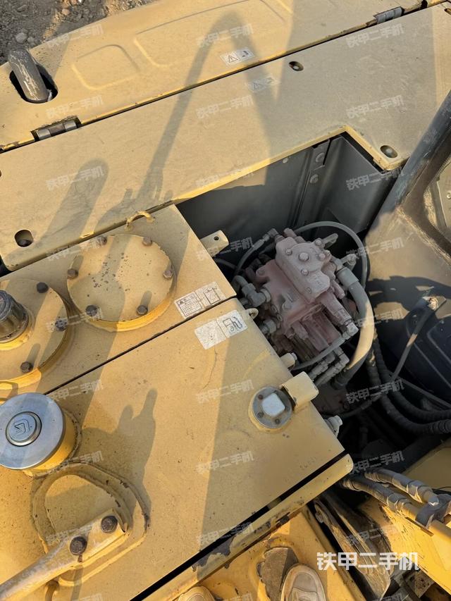 驾驶室顶部（整机外观）